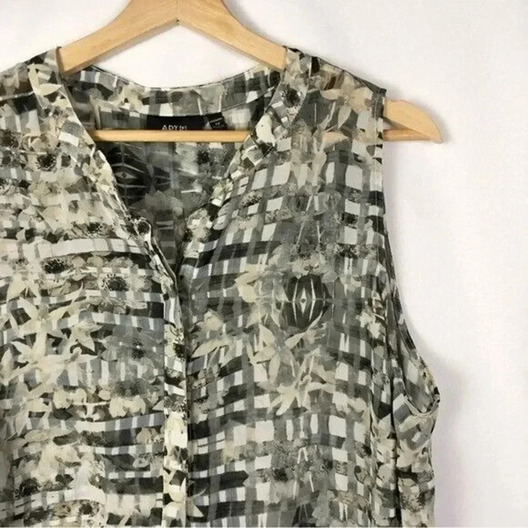 Apt 9 Gray & Beige Printed Chiffon Sleeveless Button Down Top 1X - Picture 3 of 4